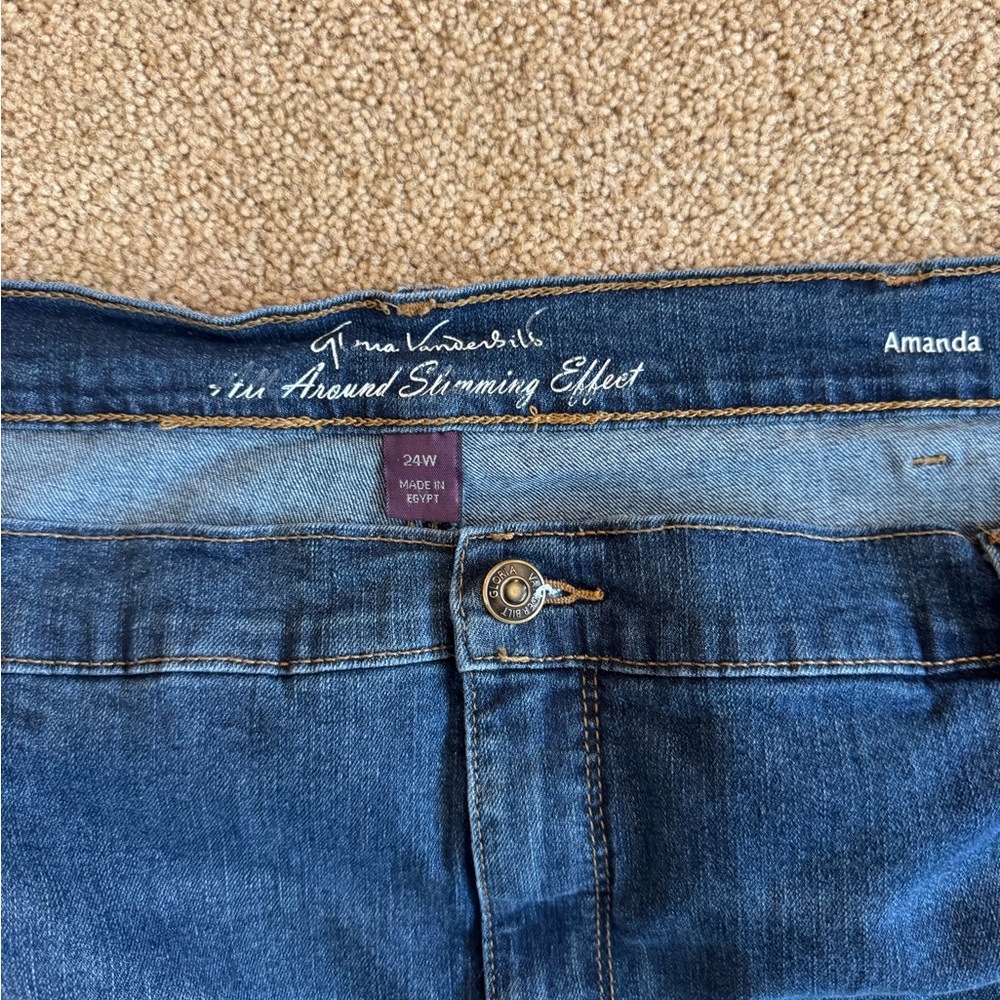 Gloria Vanderbilt Amanda Denim Capris - Picture 4 of 6